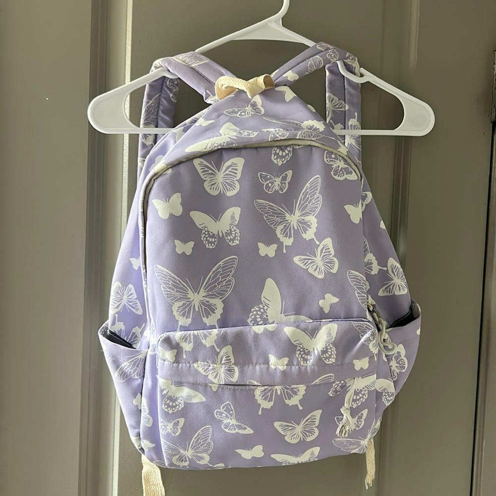 Beautiful Backpack in a great Condition Color Purple.